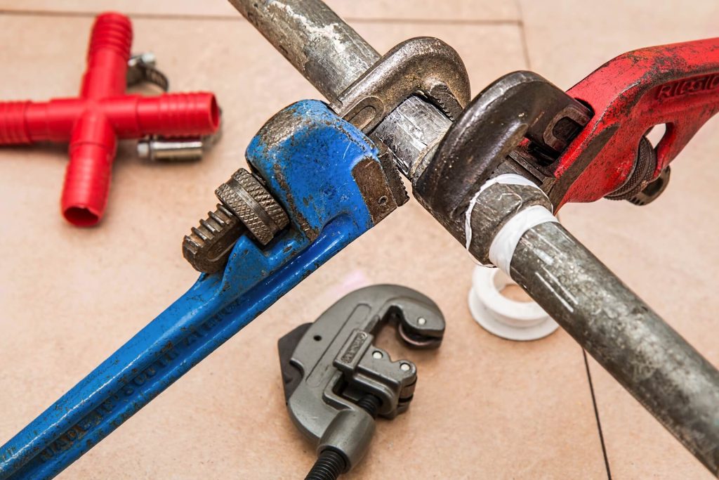 How to Quiet Noisy Plumbing Pipes plumbing 840835 1920